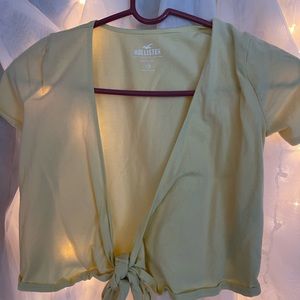 here is a hollister crop top color yellow size xs